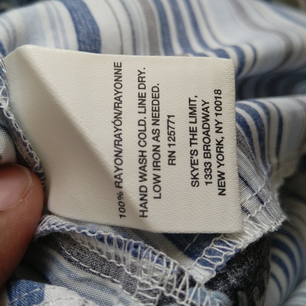Skye's the limit women's floral blue/white v neck shift midi dress Size L - Picture 7 of 9